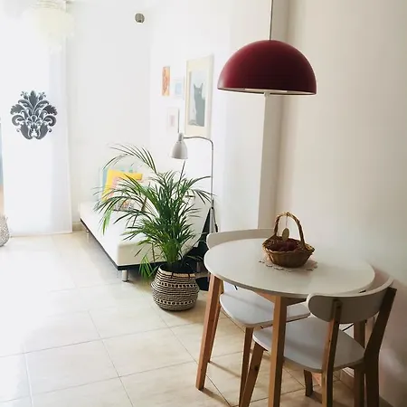 Ruth House Apartment